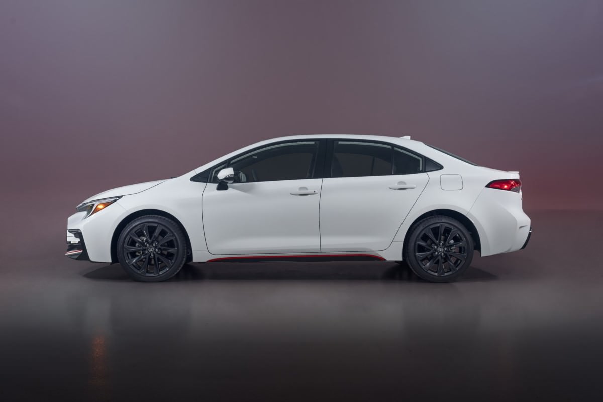 Toyota Corolla Hybrid SE Infrared Edition Revealed