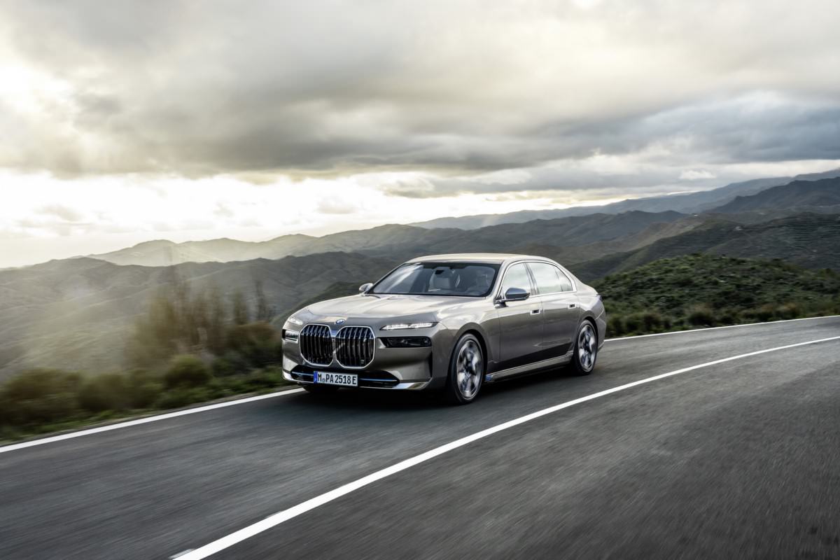 New BMW M760e And I7 M70 XDrive