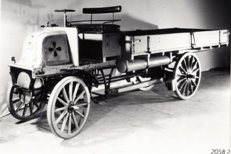 first Truck in the world by daimler